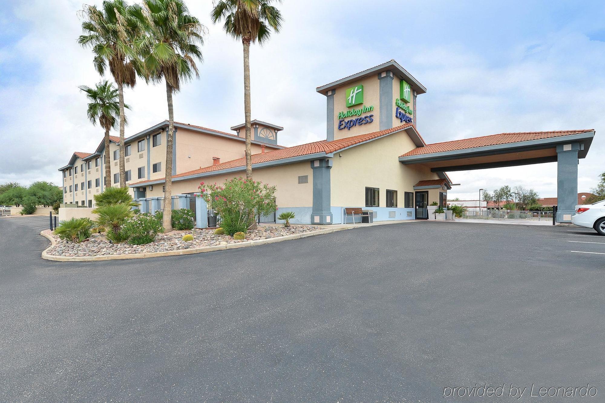 Vagabond Inn Executive Green Valley Exterior photo